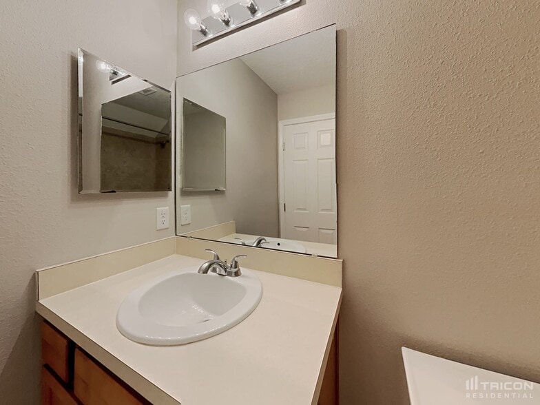 Building Photo - 1022 Wetland Ridge Cir
