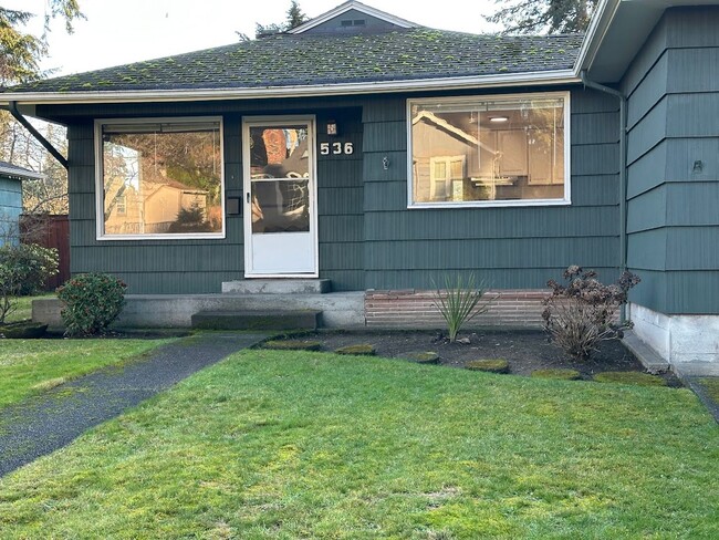 Building Photo - Gorgeous 2-Bedroom Rambler in heart of Fir...