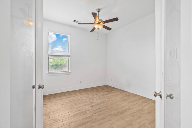 Building Photo - 10718 Blossom River Dr