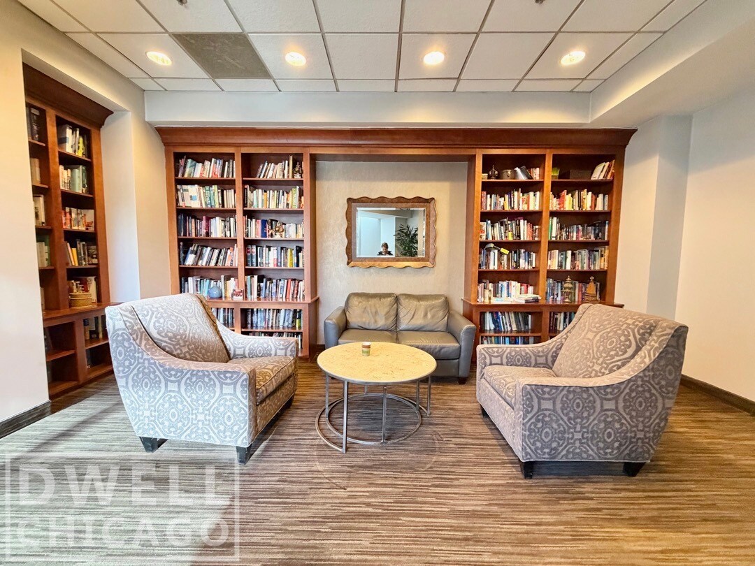 Building Photo - 545 N Dearborn St