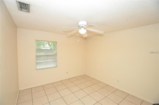 Building Photo - 1432 E Fern Rd