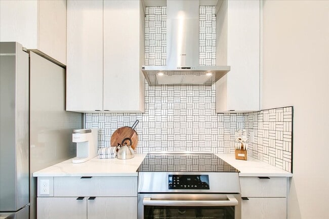 Building Photo - Absolutely! This home offers the perfect blend of luxury, convenience, and comfort.