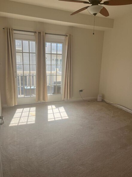 Building Photo - 42115 Piebald Square