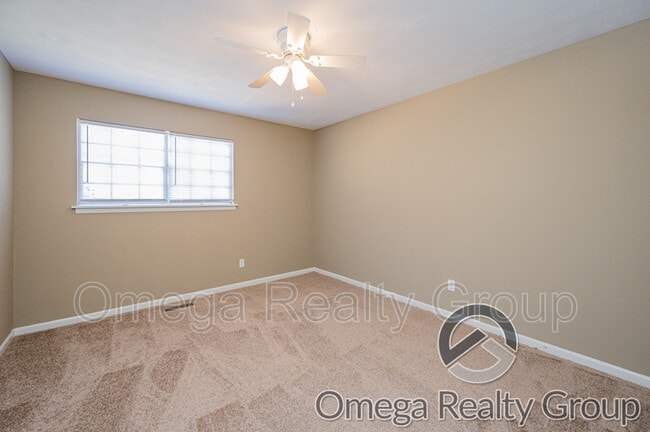 Building Photo - 504 Roselle Ln