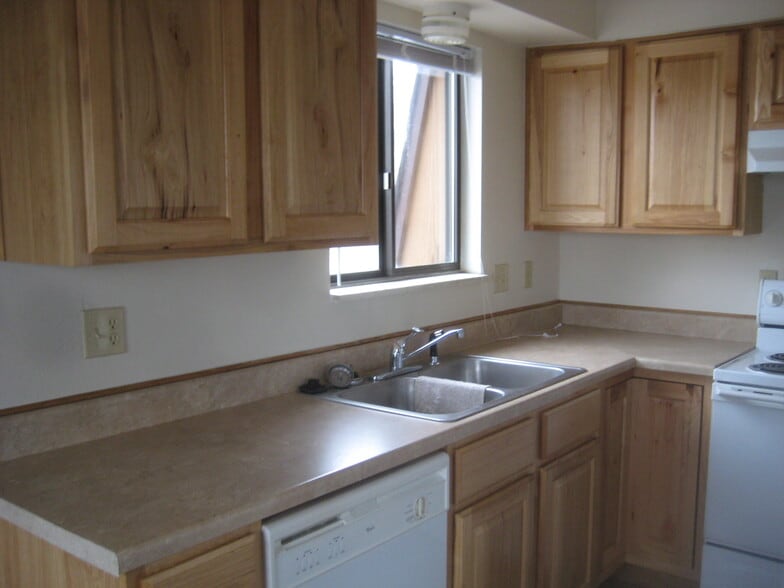 Building Photo - 8990 W 63rd Ave