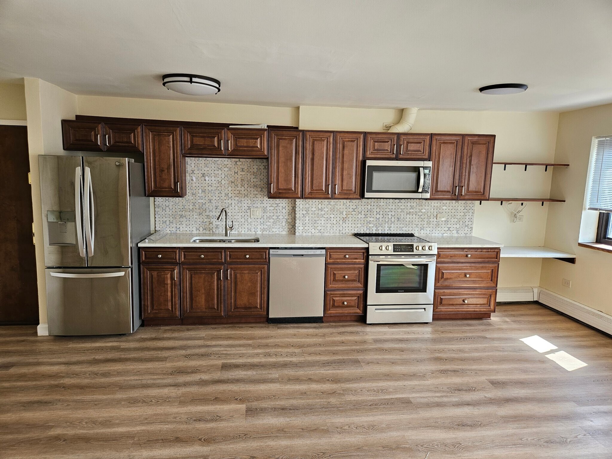 Building Photo - 607 W Wrightwood Ave