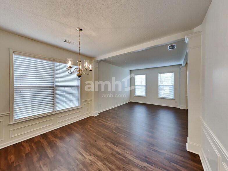 Building Photo - 349 Burdock Trce