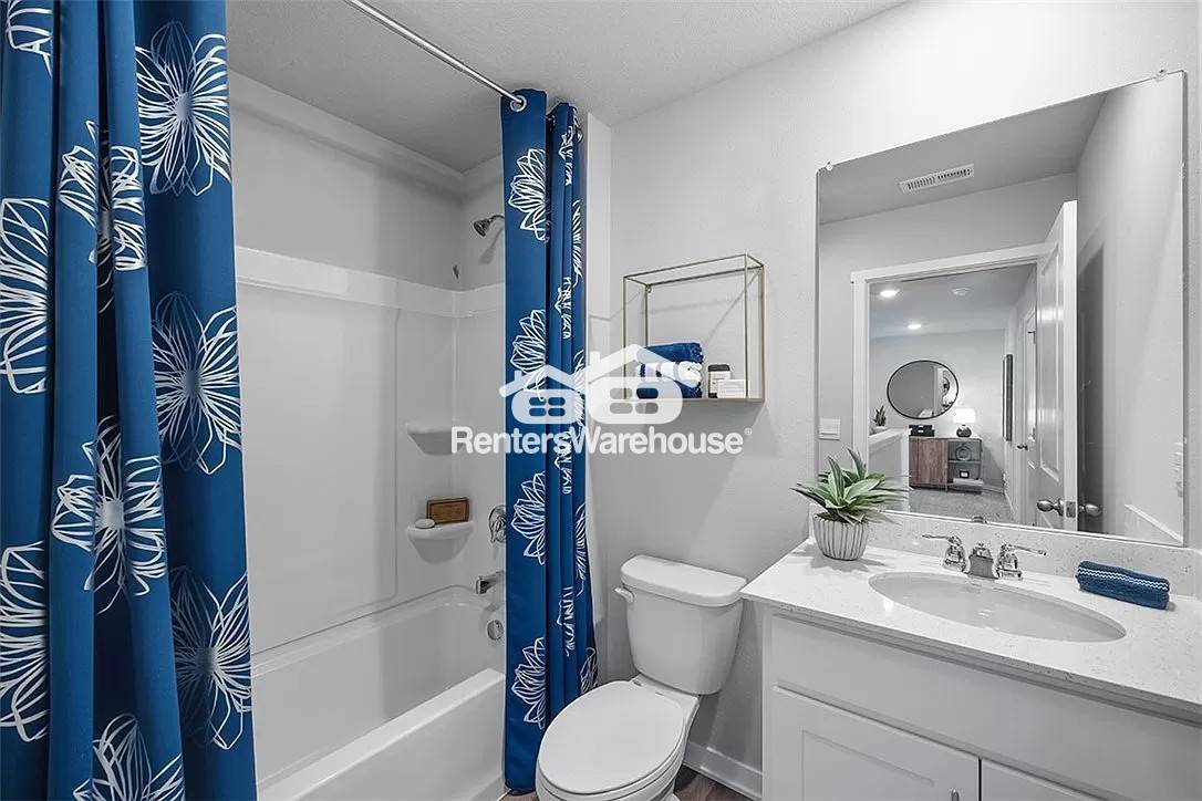 Building Photo - 2124 Bugge Dr