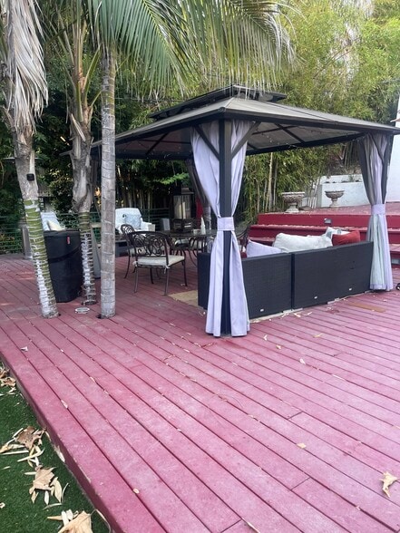 Building Photo - 2366 Nichols Canyon Rd