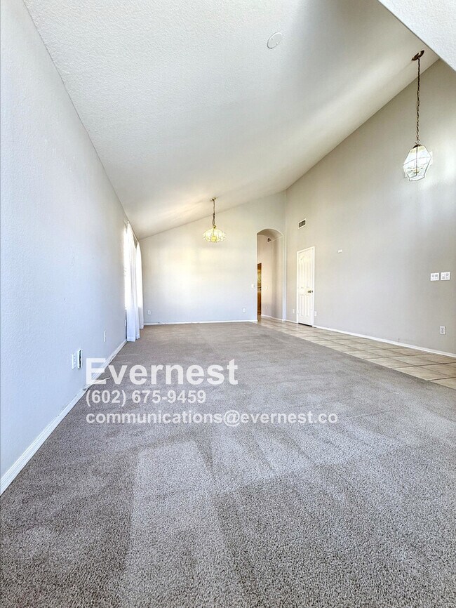 Building Photo - 3-Bedroom Home Near Schools and Everyday E...