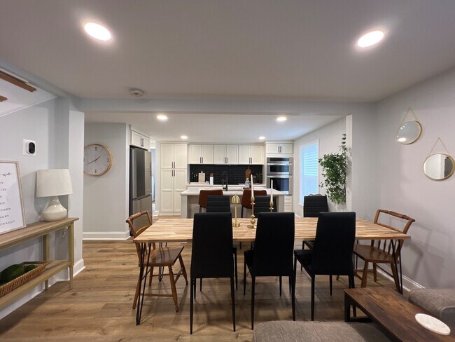 Building Photo - 24 Seth St