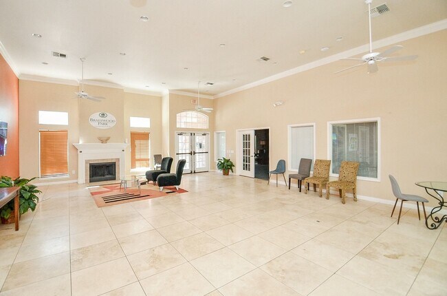 Building Photo - 2255 Braeswood Park Dr