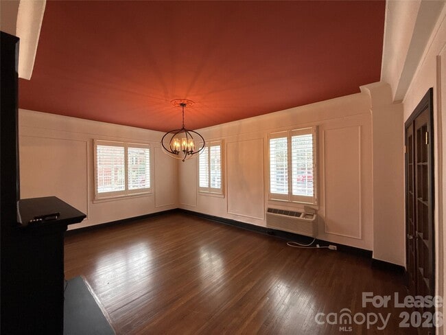 Building Photo - 301 W 10th St