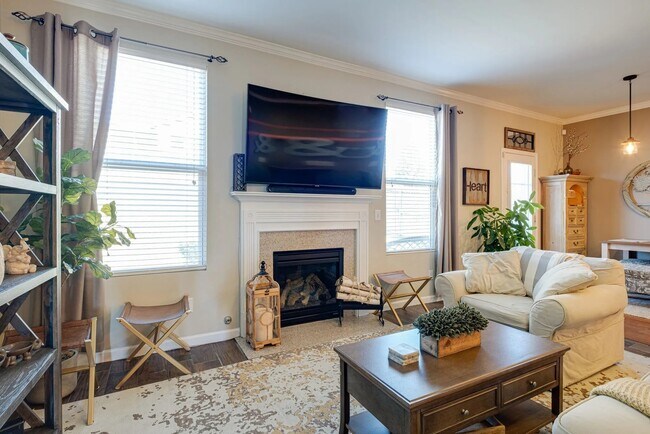 Building Photo - 2012 Hickory Brook Dr