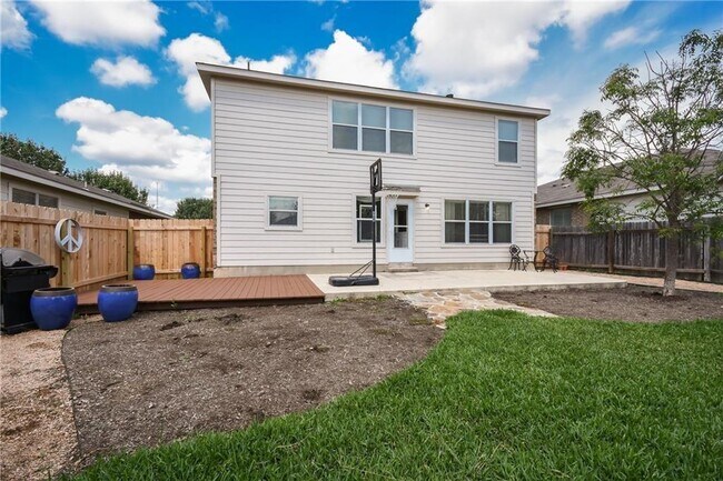 Building Photo - 2206 John Tee Dr