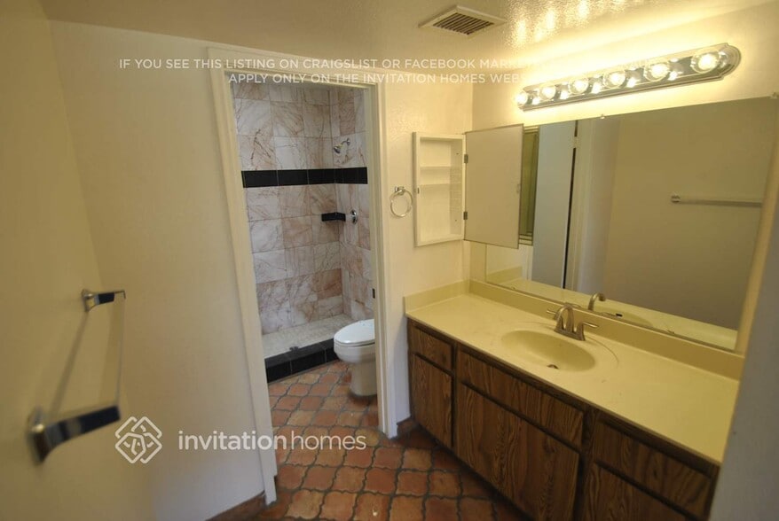 Building Photo - 11010 W Calle del Sol