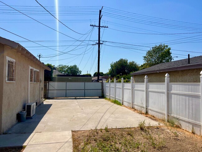 Building Photo - 3007 Dalton Ave