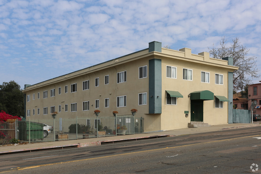 Building Photo - Villa De Oro Apartments