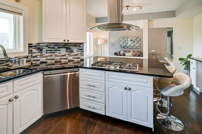 Building Photo - Incredible furnished house on Madison's West Side