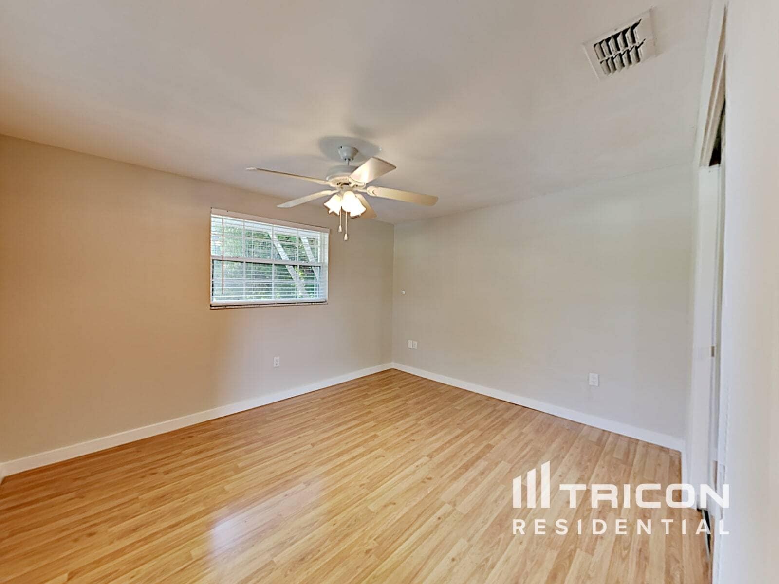 Building Photo - 5560 Waneta Pl