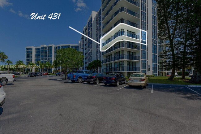 Building Photo - 1000 Parkview Dr