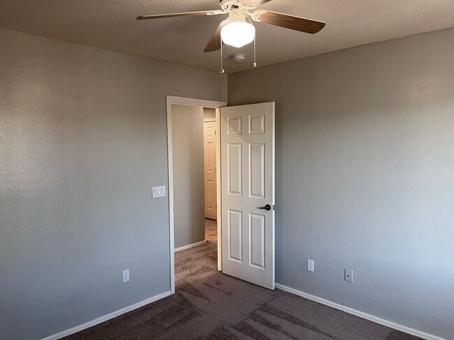 Building Photo - 5 bed 3 bath 3 car garage in San Tan Valley