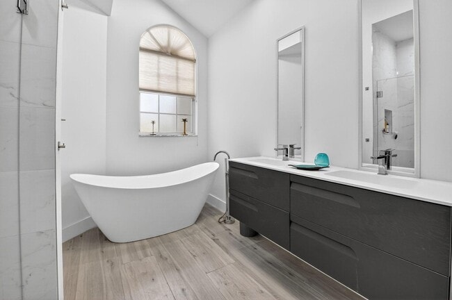 Building Photo - 6668 NW 25th Terrace