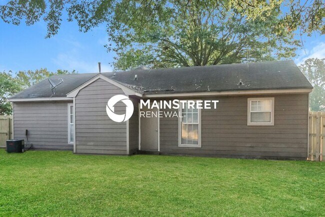 Building Photo - 3 Bedroom Pet-Friendly Home in memphis, TN with Main Street Renewal
