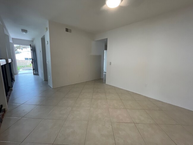 Building Photo - 2506 Levante St