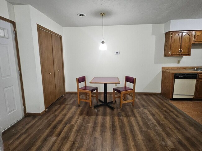 Building Photo - 115 Holly Dr