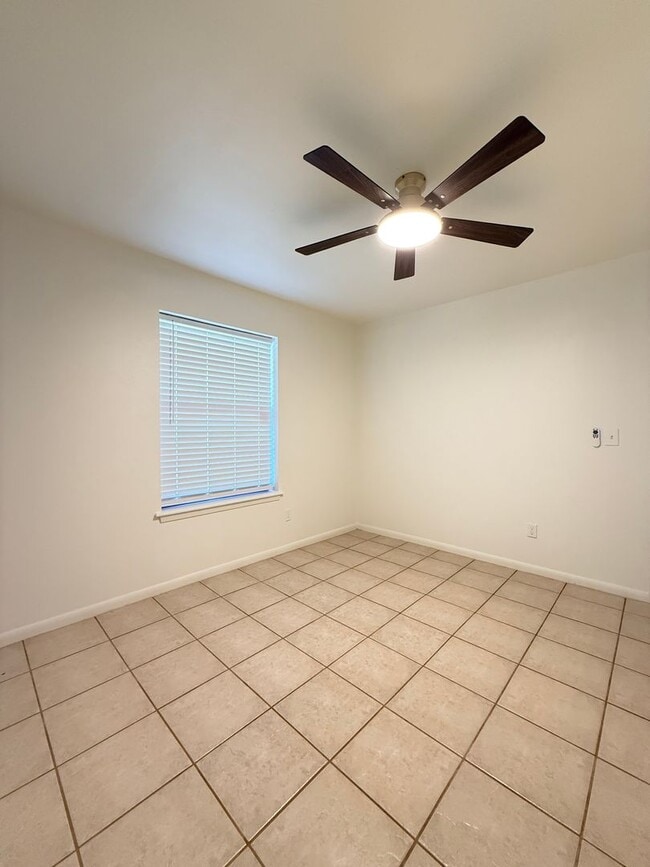 Building Photo - Beautiful 4 Bedroom 1.5 Bath - City View ISD