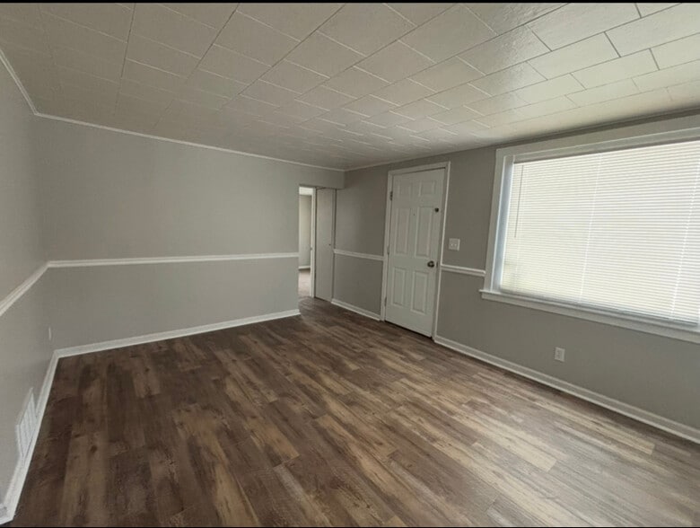 Building Photo - 1287 E Mt Morris Rd