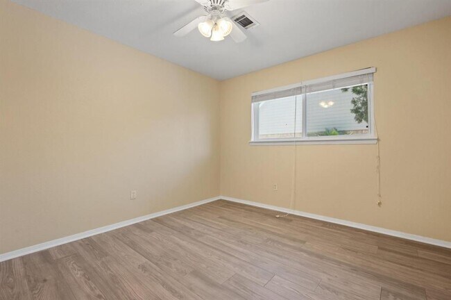 Building Photo - 2331 Carleen Rd