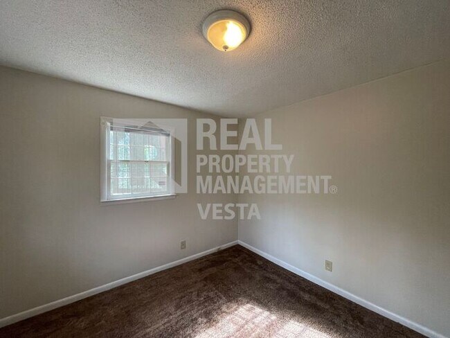 Building Photo - Three Bedroom Home in East Macon!