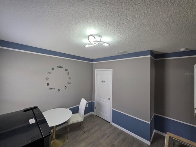 Building Photo - 981 Chanler Dr