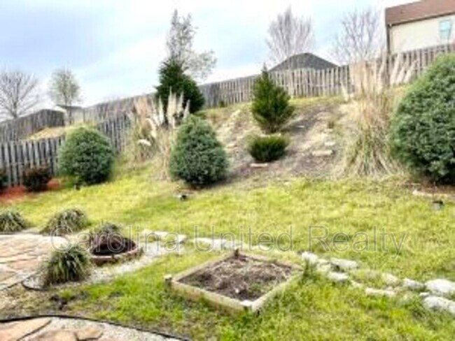 Building Photo - 220 Kickham Ln