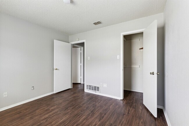 Building Photo - 2410 Lido Ln
