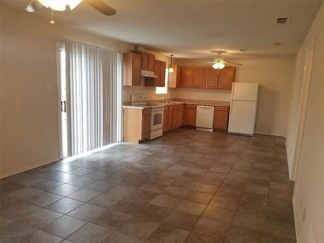 Building Photo - 406 N Denny St