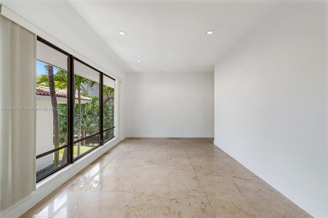 Building Photo - 8118 Los Pinos Blvd