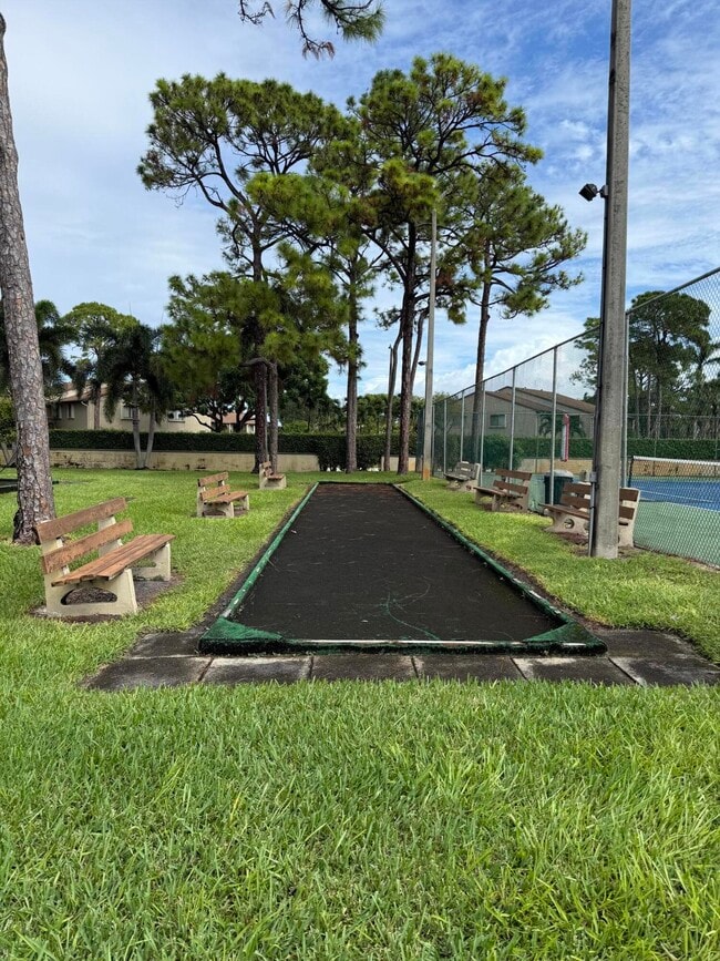 Building Photo - 718 Sunny Pine Way