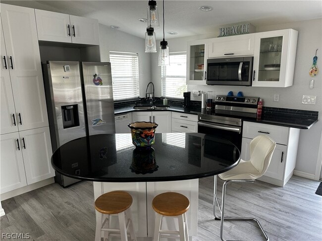 Building Photo - 158 Nanaimo Trail