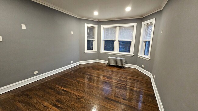 Building Photo - 6541 N Francisco Ave