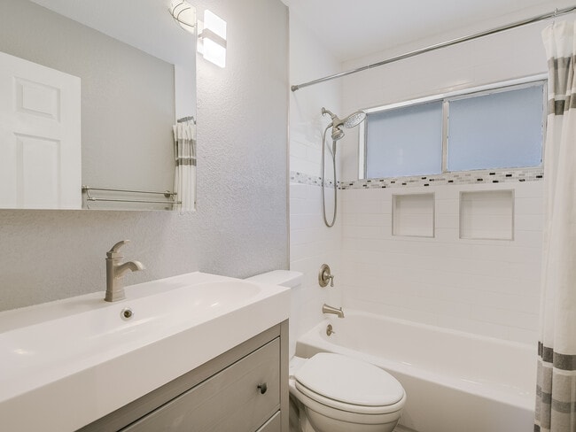 Building Photo - 227 Shin Oak Dr