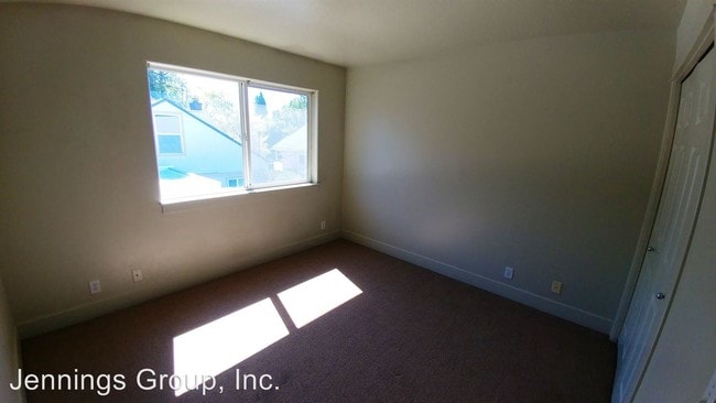 Building Photo - 1527-1527 Lincoln Alley