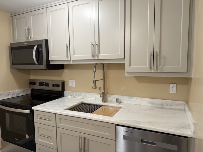 Unit 2 Kitchen - 1510 NE 170th St