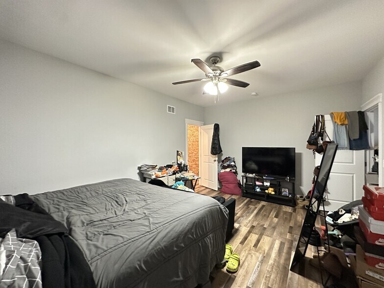 Building Photo - 4117 S Michigan Ave