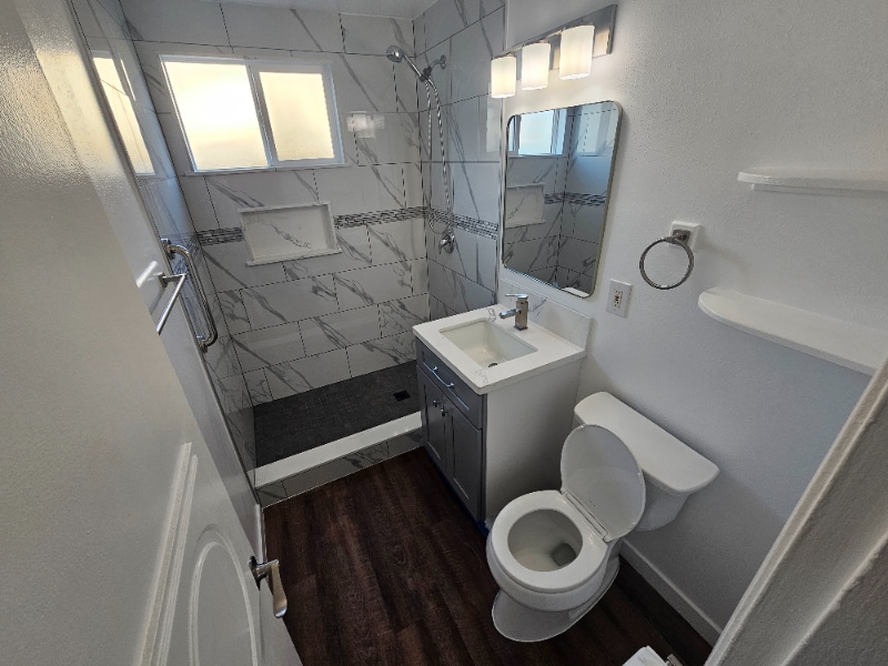 Building Photo - 1533 W 84th St