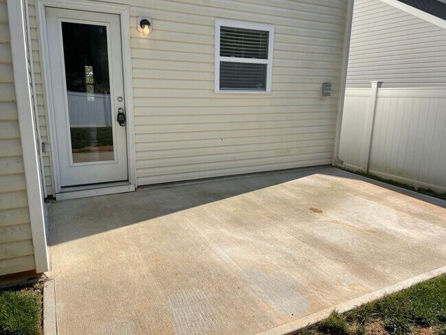 Building Photo - Newer Home in Reedy Fork, SS Appliance, Gr...