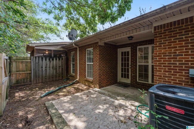 Building Photo - 114 Hayesbury Ln