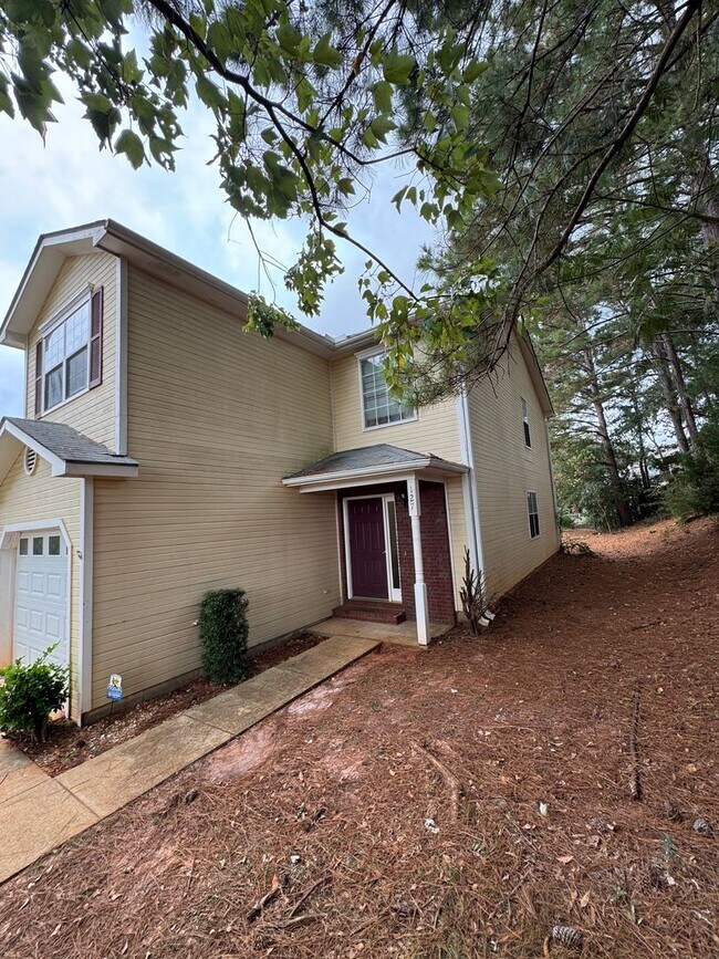 Building Photo - 127 Pineridge Dr